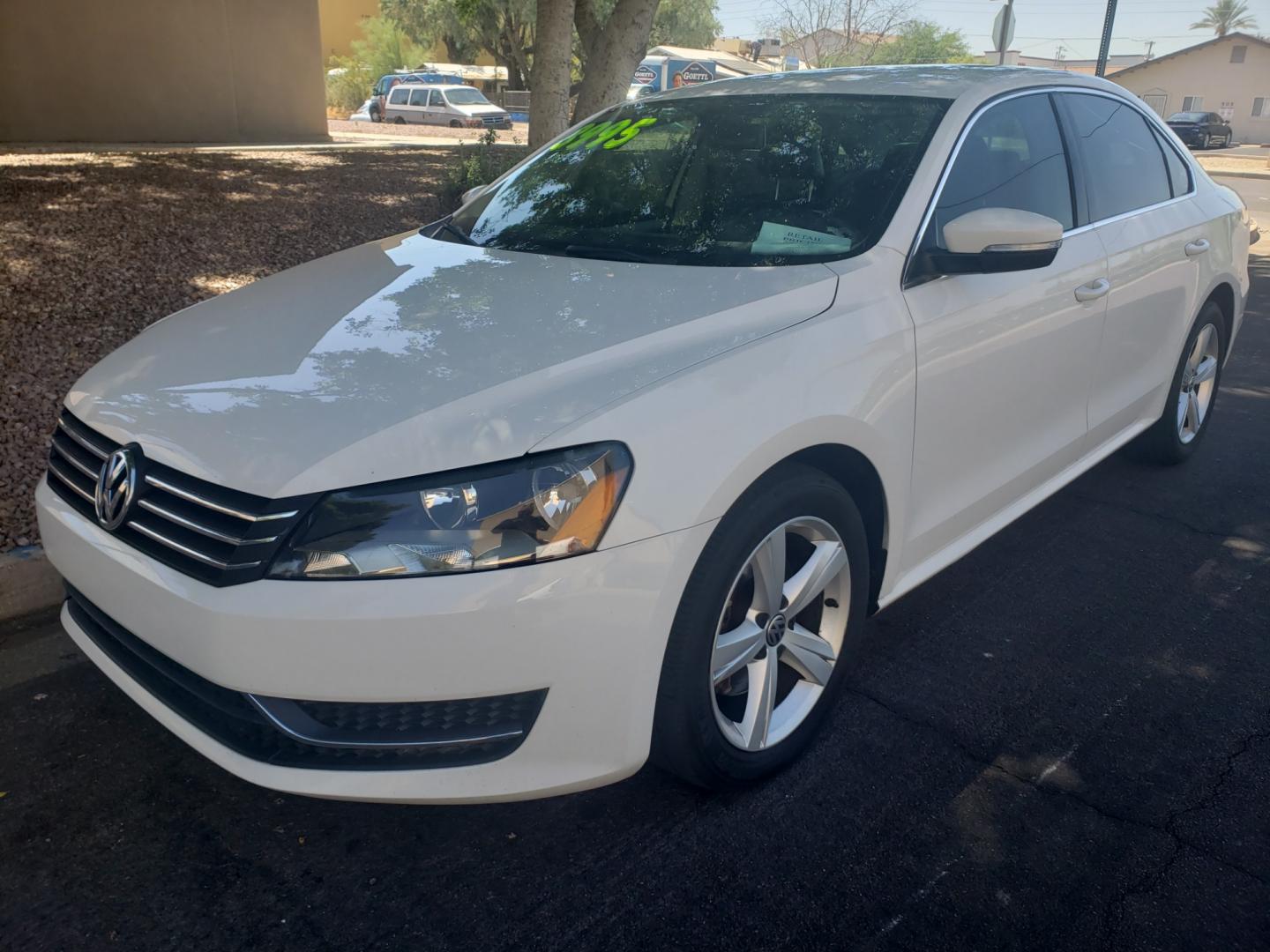 2013 WHITE /gray and black Volkswagen Passat se (1VWBP7A31DC) with an 2.5 l5 engine, 6-Speed Automatic transmission, located at 323 E Dunlap Ave., Phoenix, AZ, 85020, (602) 331-9000, 33.567677, -112.069000 - Photo#0